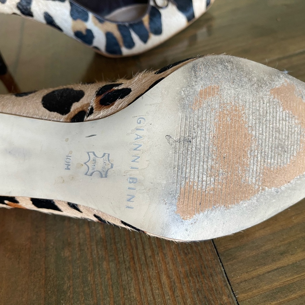 Shoe - Picture 2 of 3